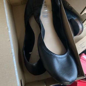 Black flat shoes